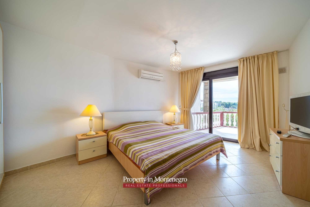 Waterfront house for sale in Bar