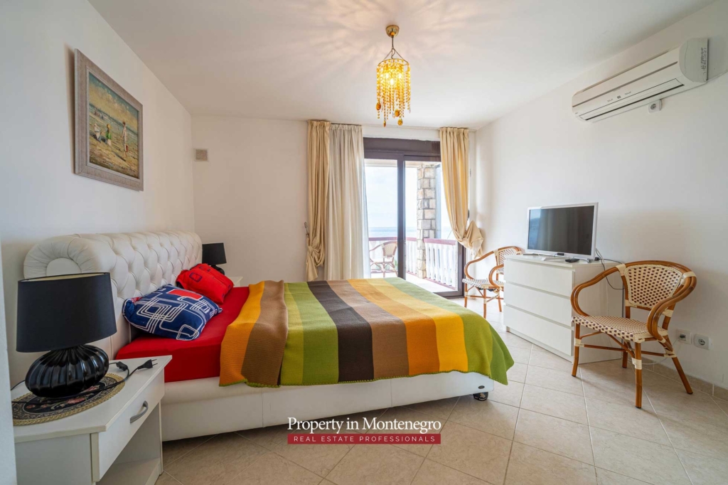 Waterfront house for sale in Bar