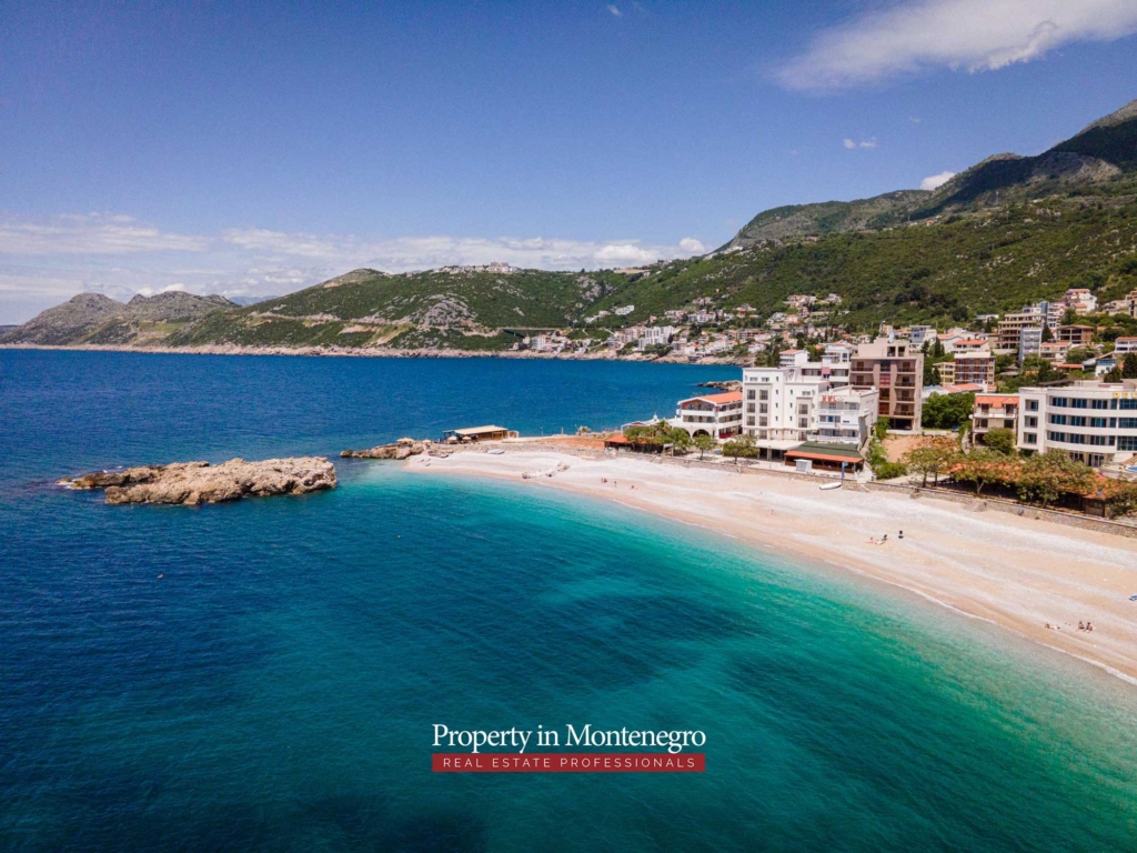 Waterfront house for sale in Bar