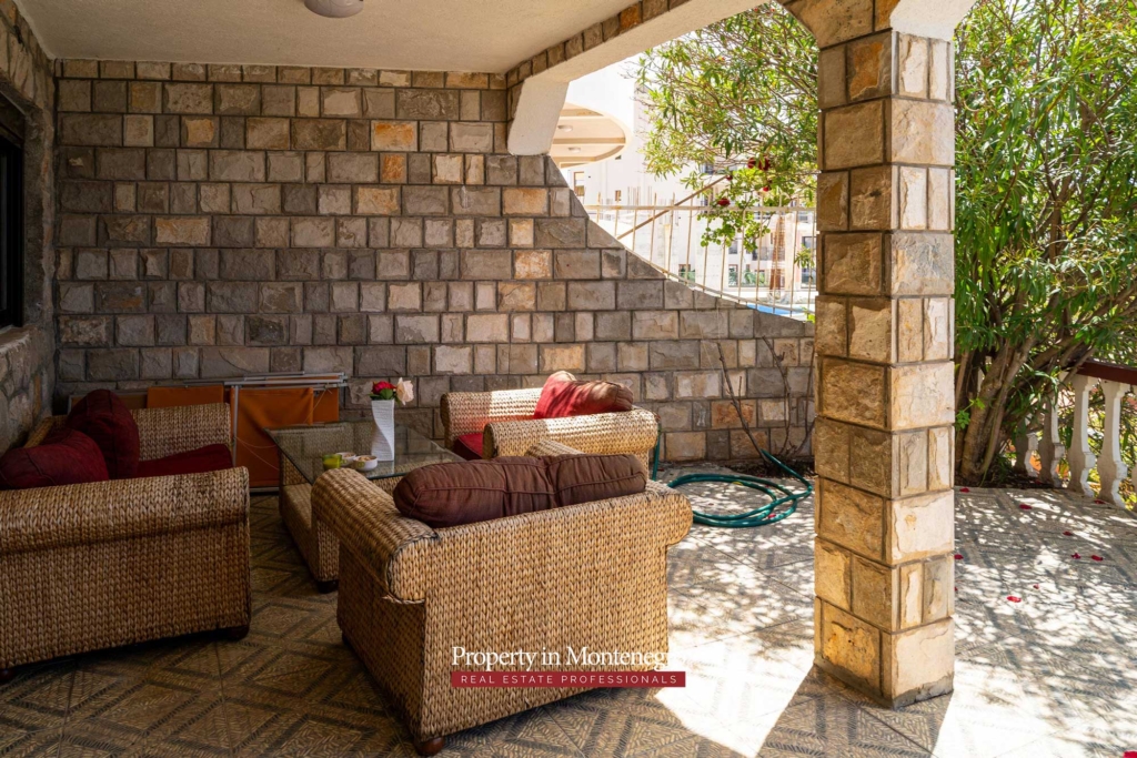 Waterfront house for sale in Bar