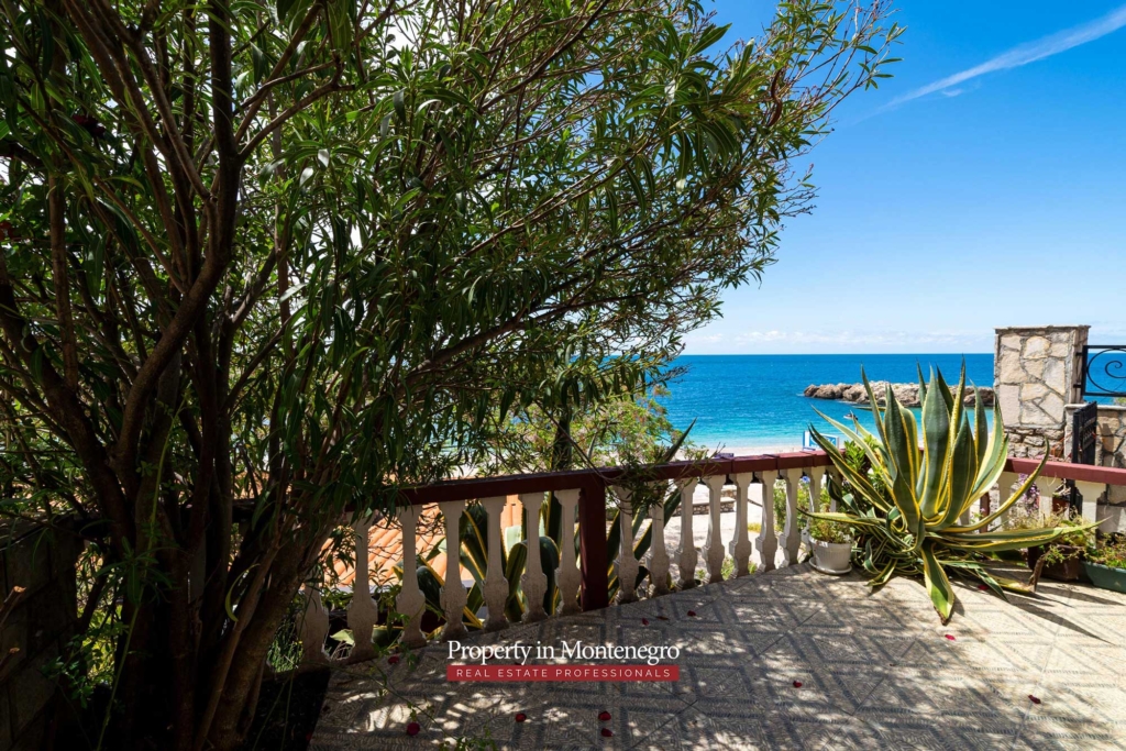 Waterfront house for sale in Bar