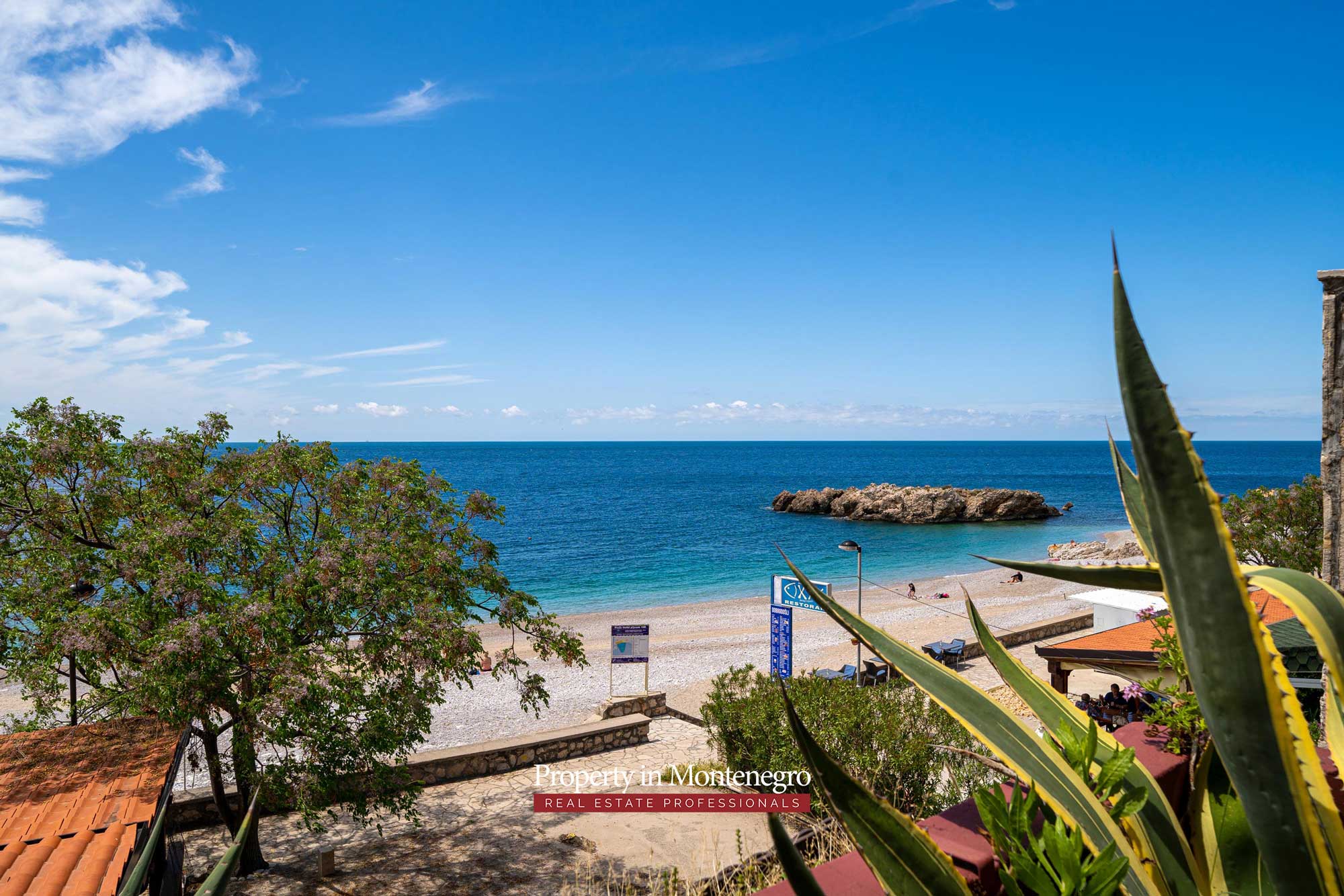 Waterfront house for sale in Bar 51