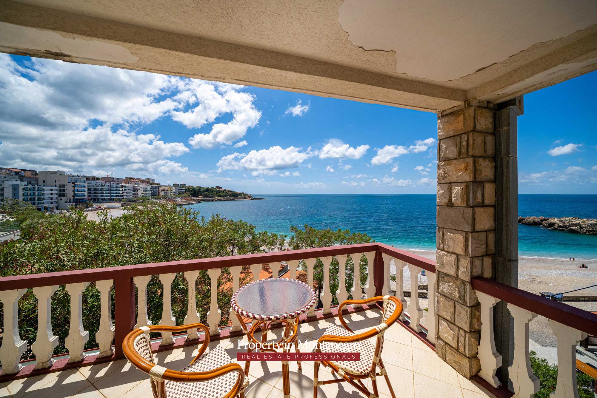 Waterfront house for sale in Bar 53