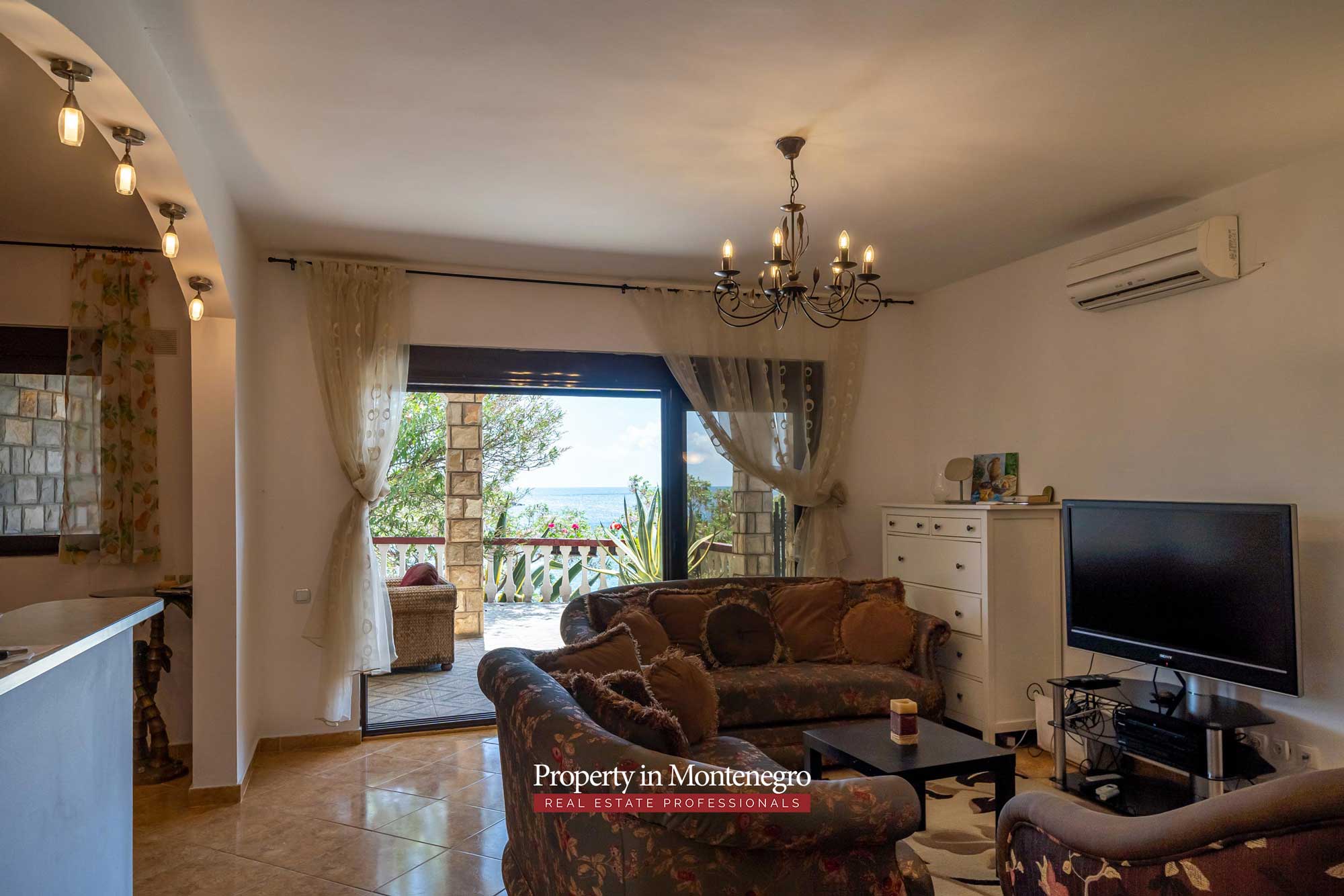 Waterfront house for sale in Bar 57