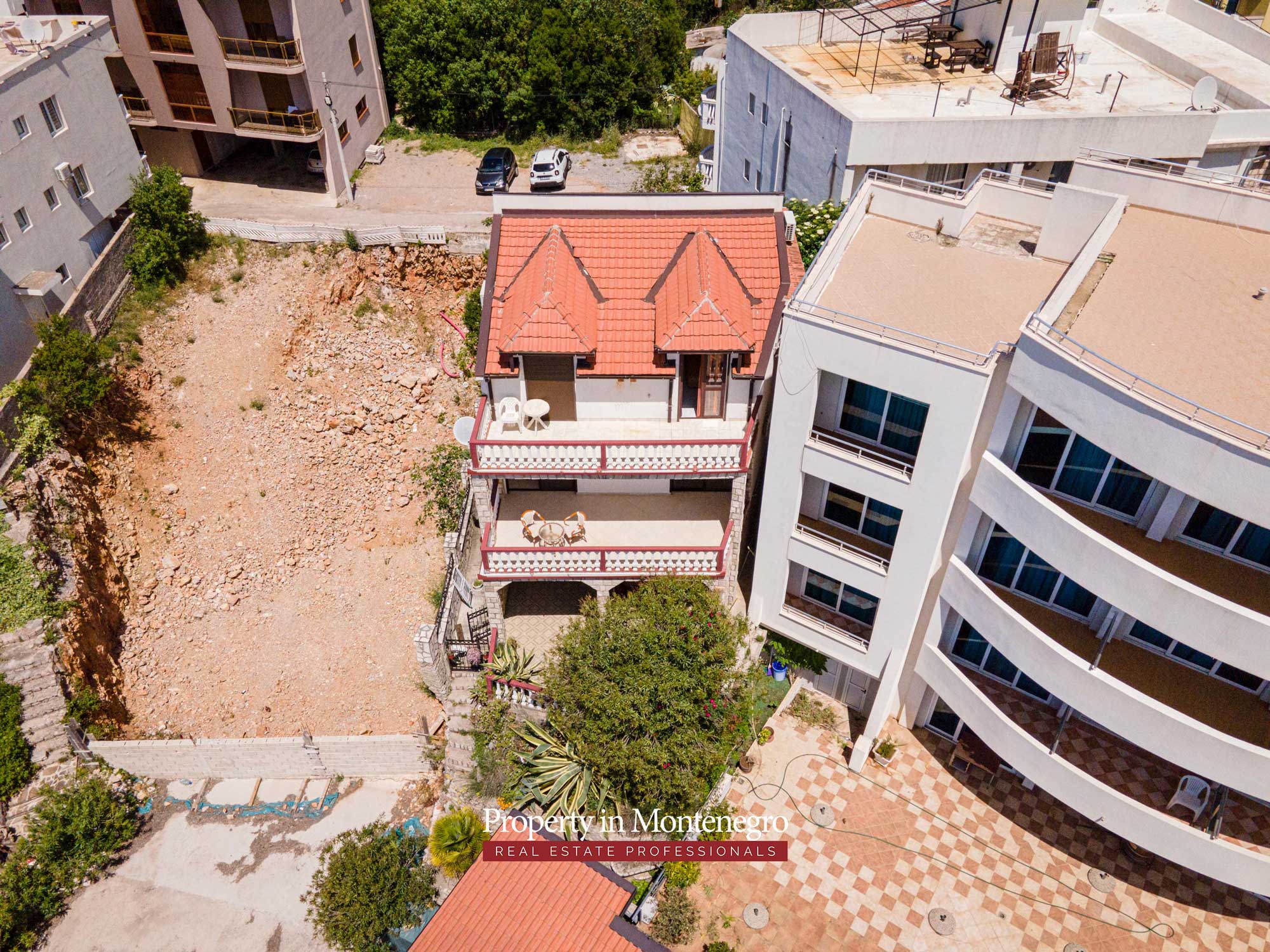 Waterfront house for sale in Bar 61