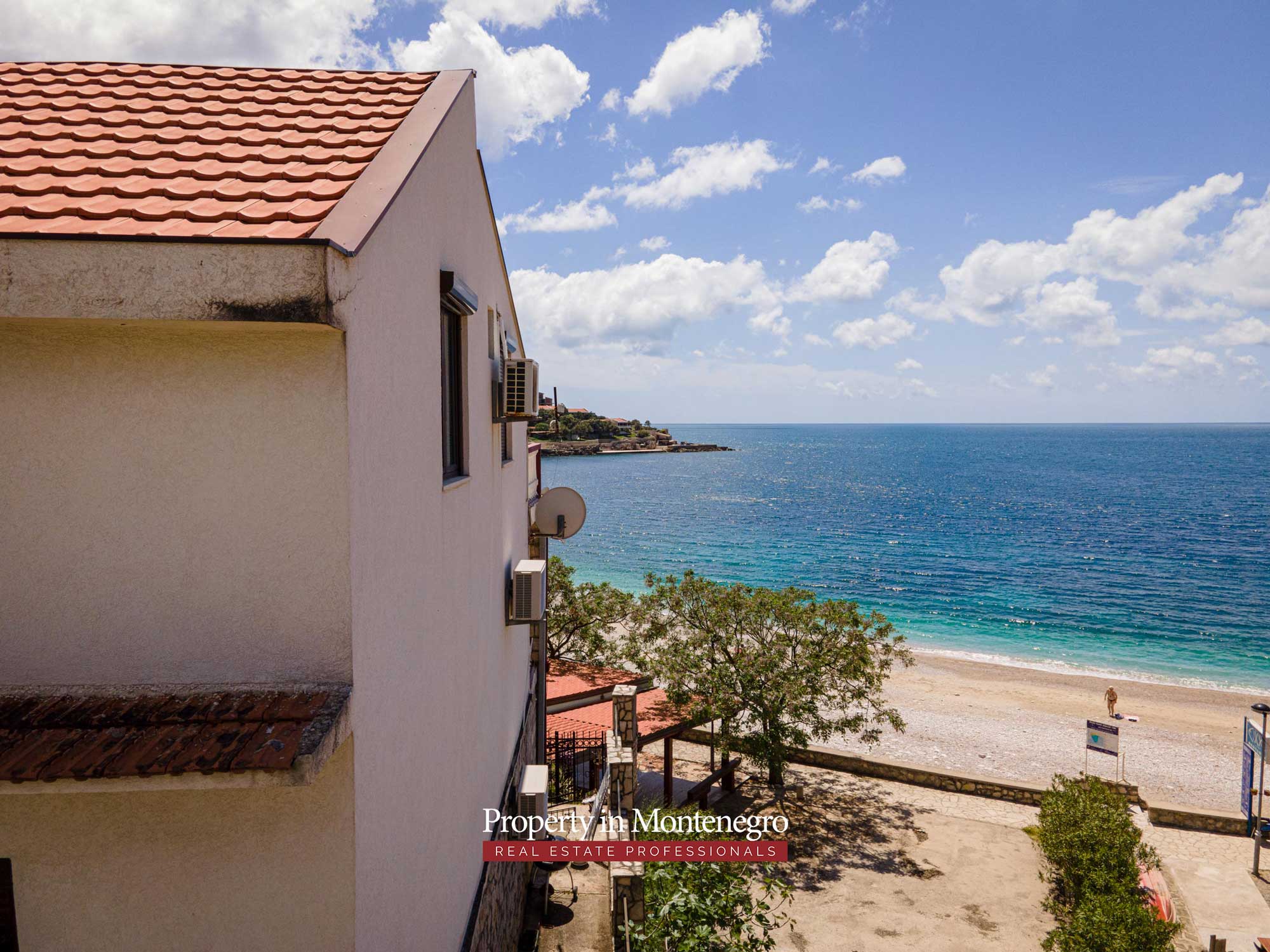 Waterfront house for sale in Bar 67