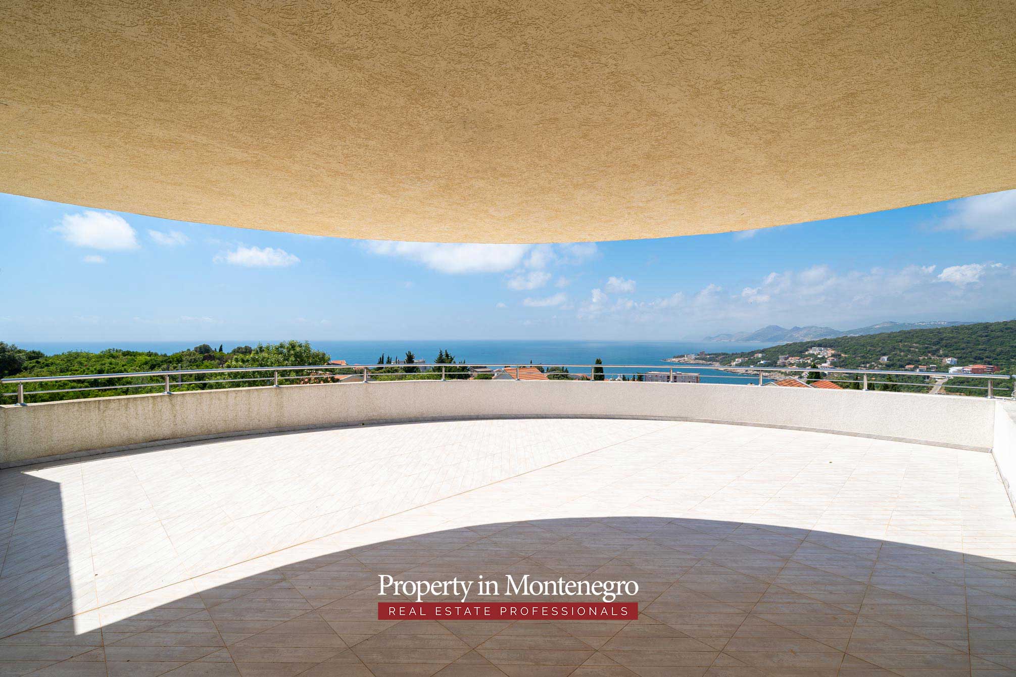 House with swimming pool and sea view for sale in Bar area 51