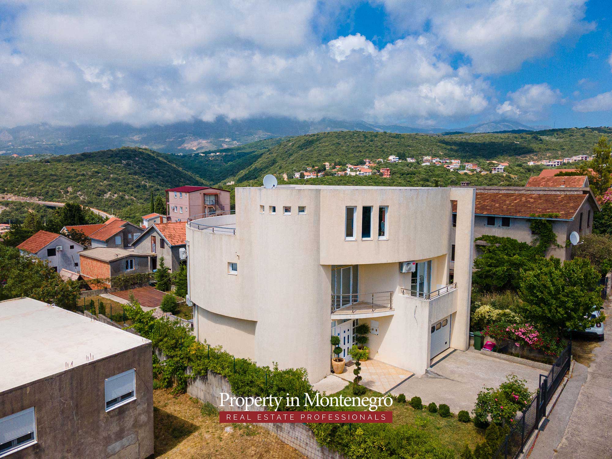 House with swimming pool and sea view for sale in Bar area 59