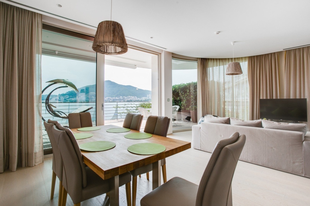 First line apartment in Dukley Gardens