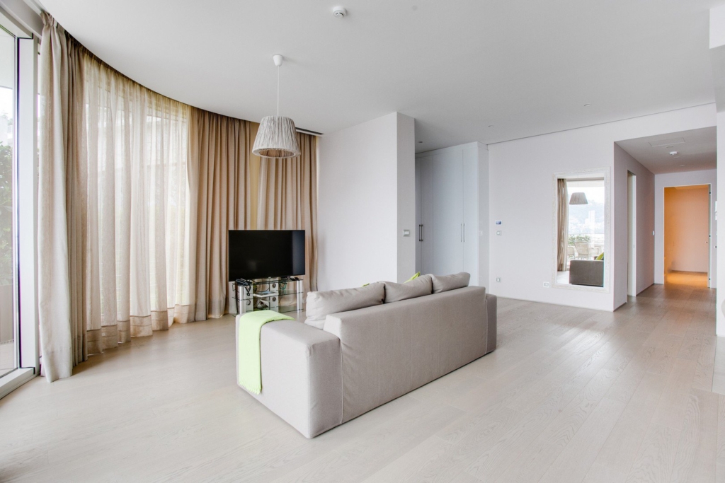First line apartment in Dukley Gardens