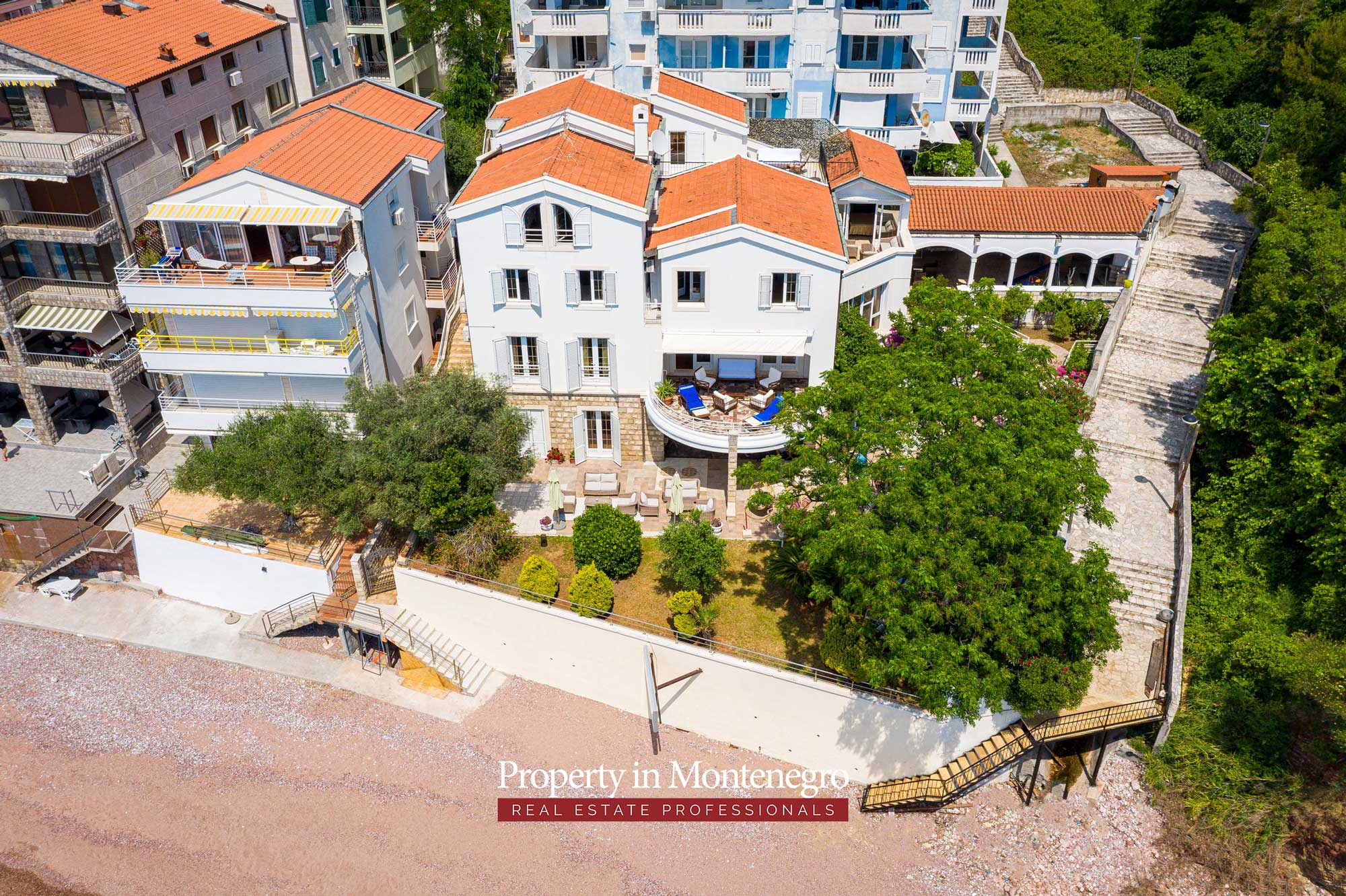 Luxury waterfront villa for sale in Sveti Stefan 129