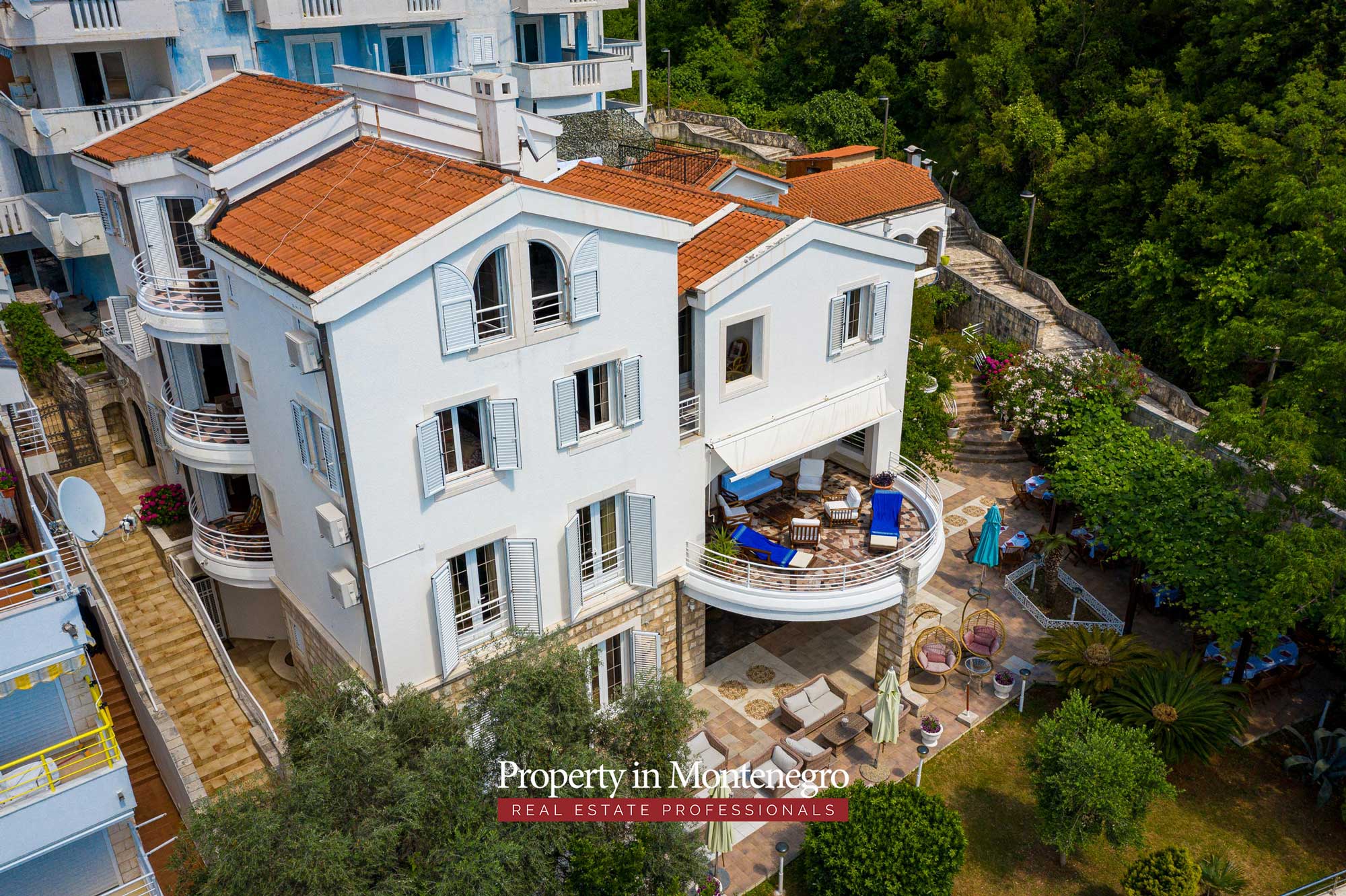 Luxury waterfront villa for sale in Sveti Stefan 131