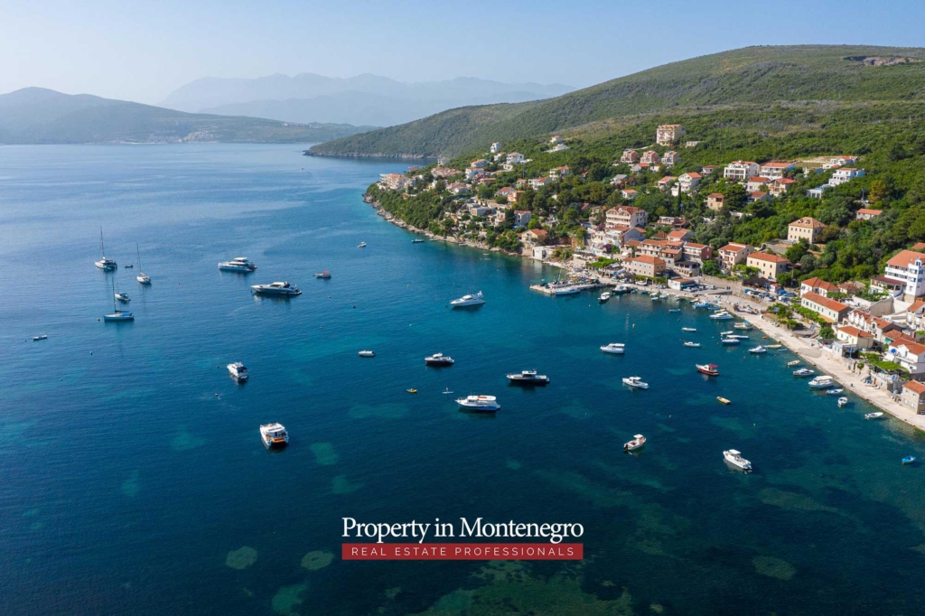 Stone house for sale in Bigovo