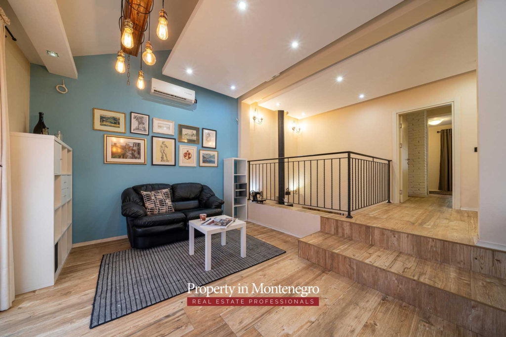 Stone house for sale in Bigovo