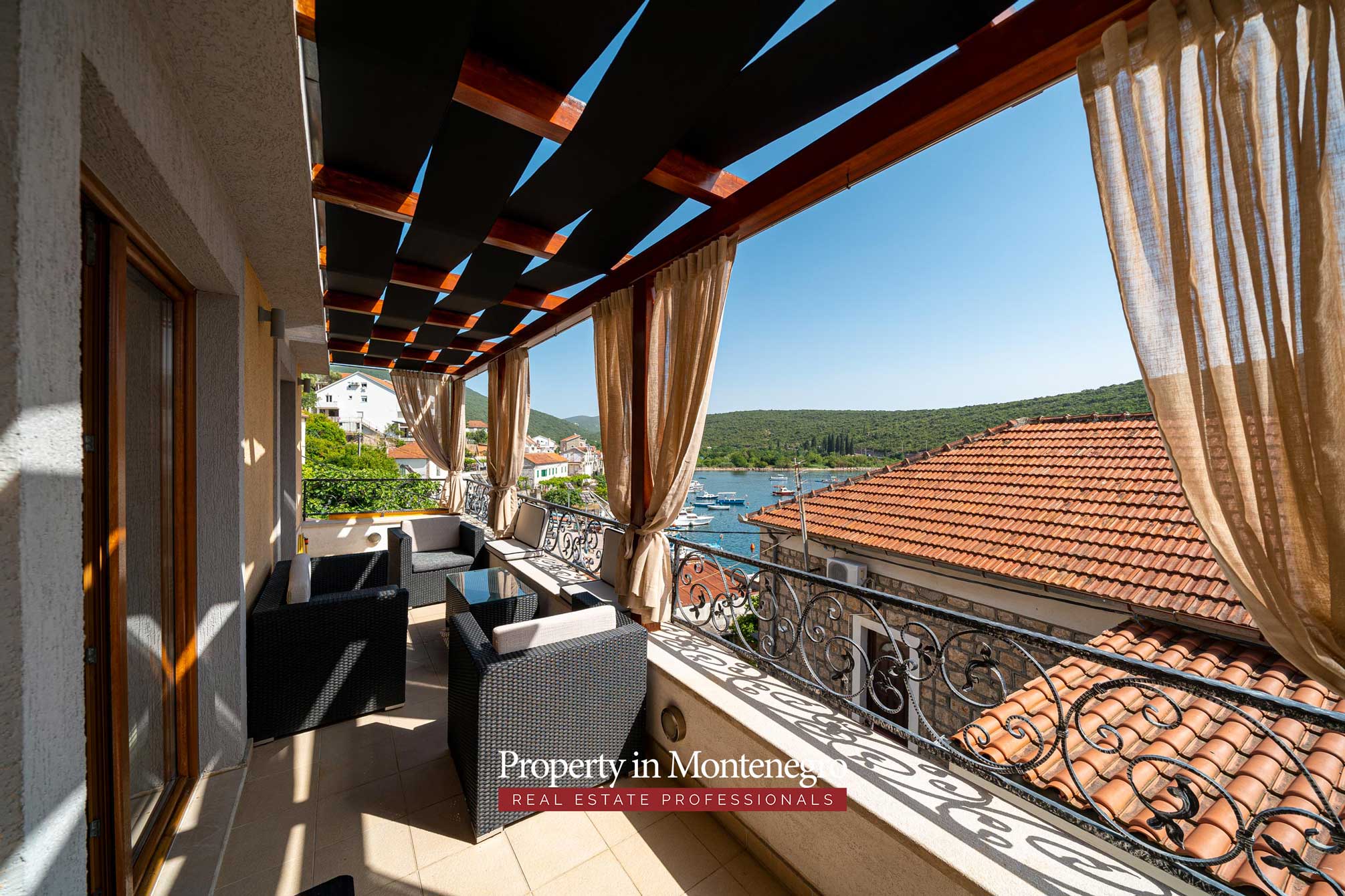 Stone house with sea view for sale in Kotor area 52