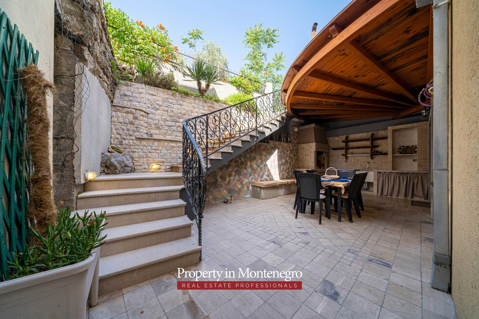 Stone house with sea view for sale in Kotor area 53