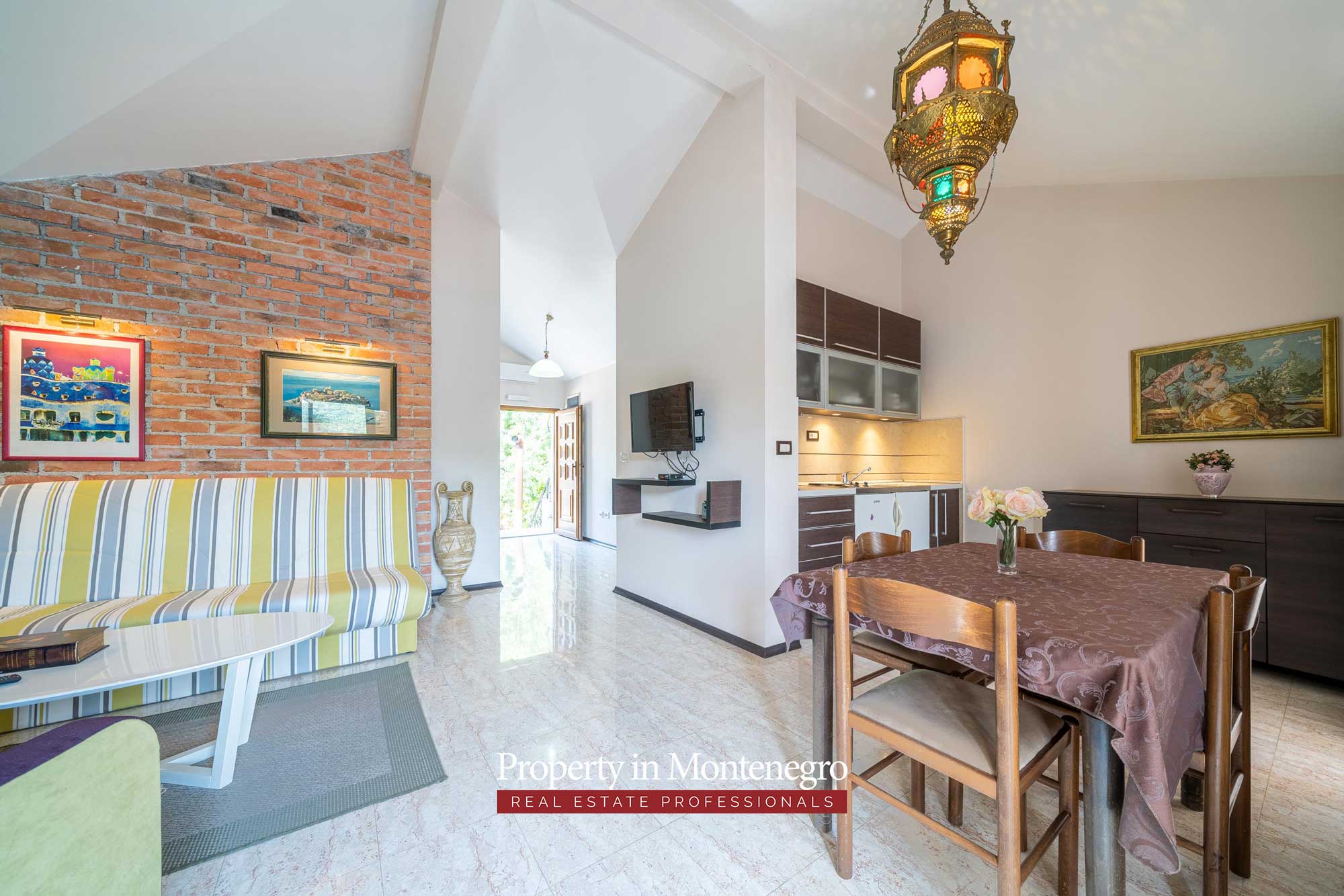 Stone house with sea view for sale in Kotor area 59