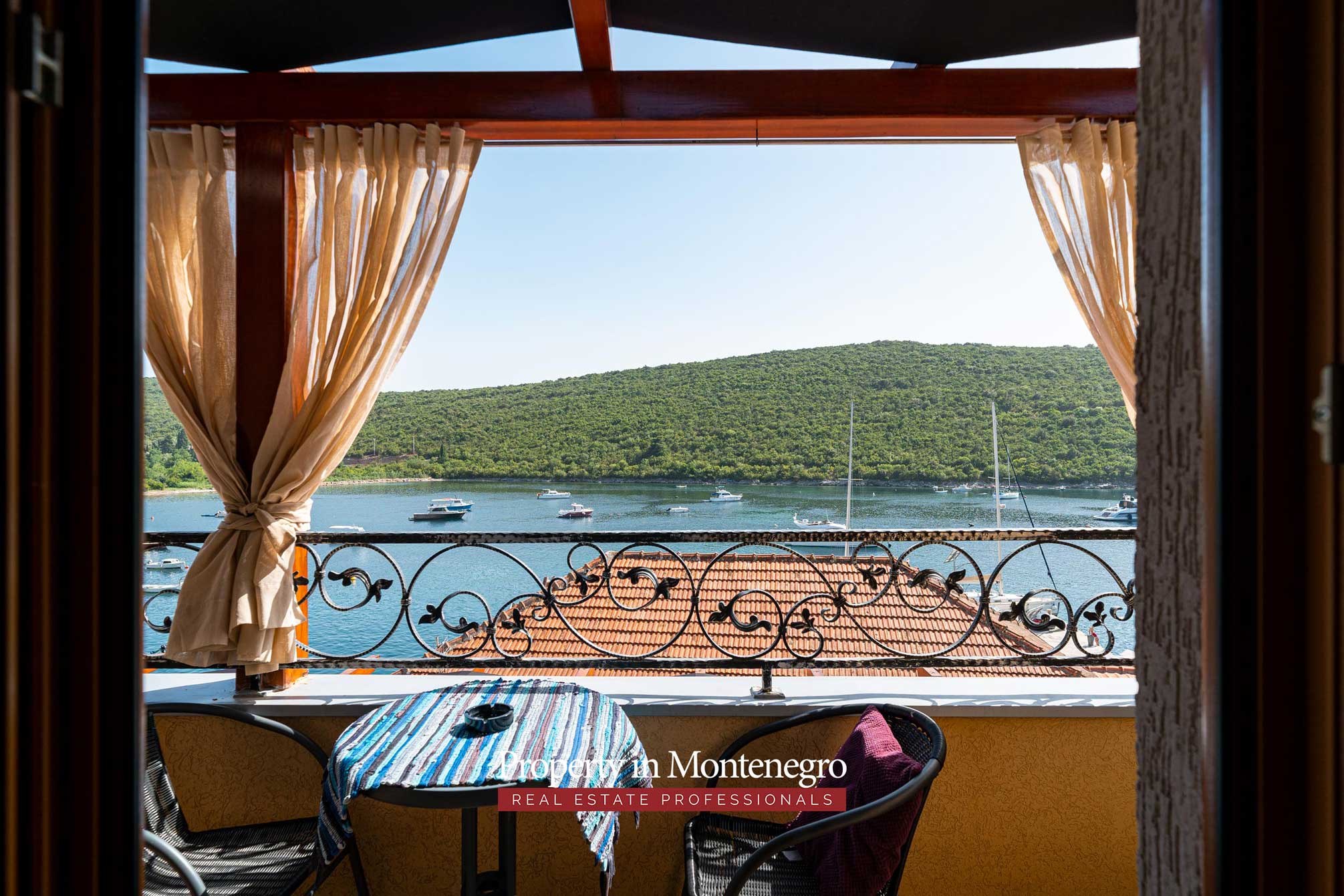 Stone house with sea view for sale in Kotor area 62