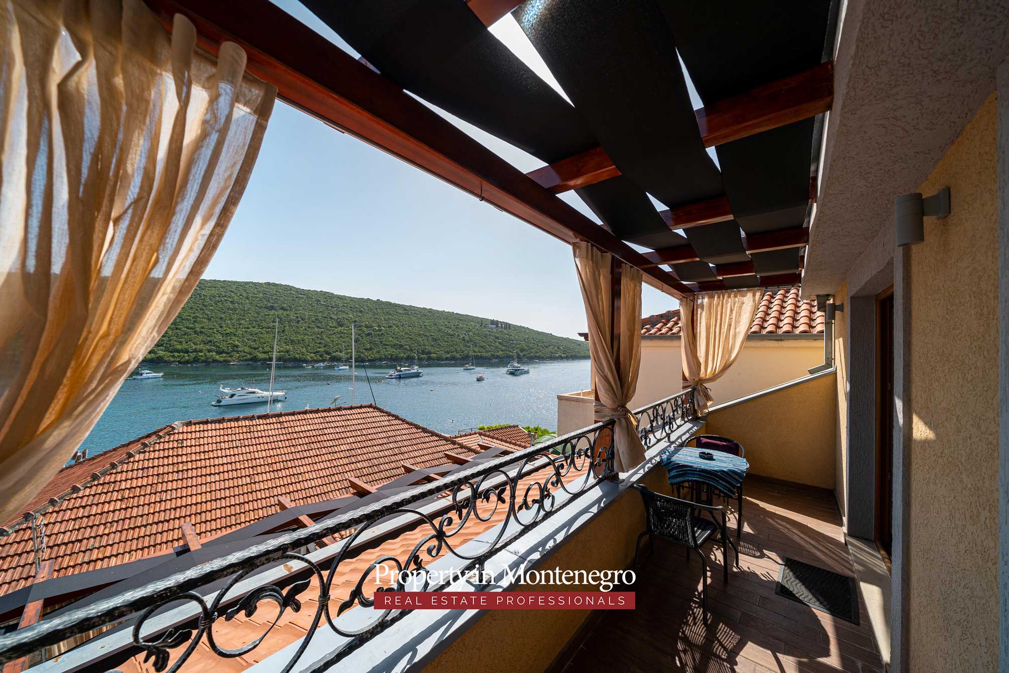 Stone house with sea view for sale in Kotor area 64