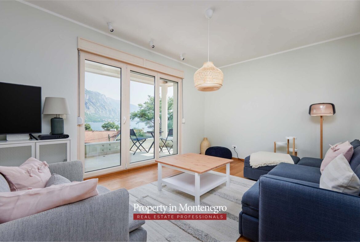Apartment for sale in Kotor Bay