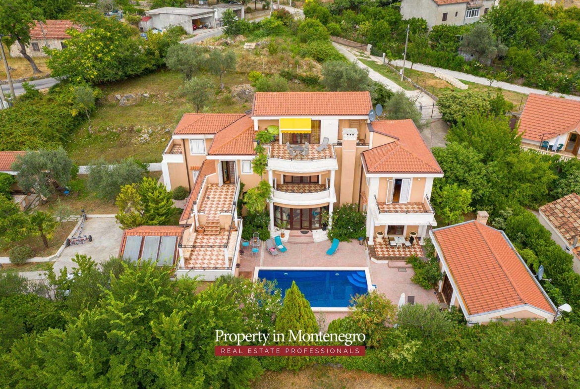 House for sale in Kotor area