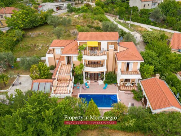 House for sale in Kotor area