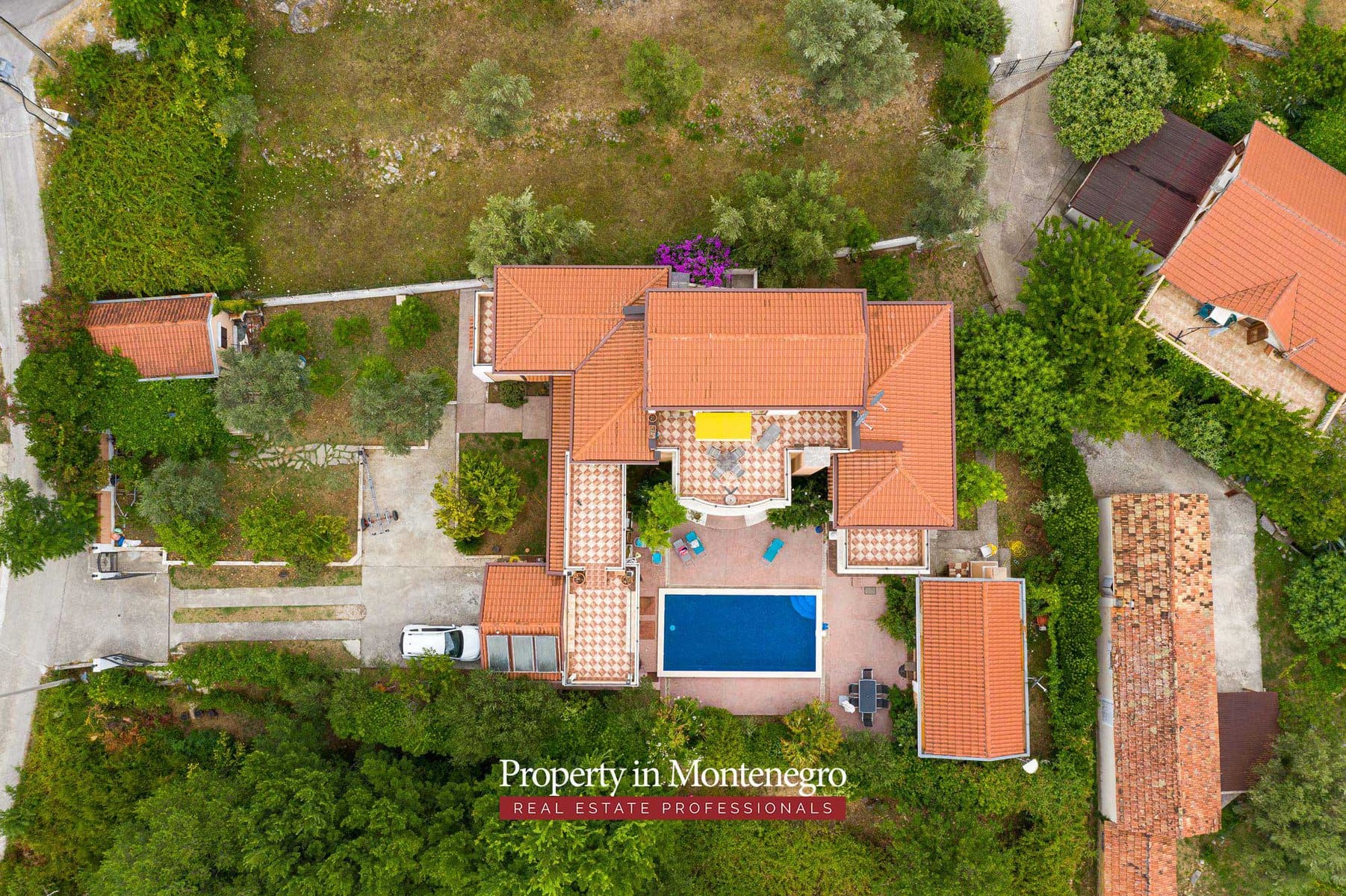 House with swimming pool for sale in Kotor area 52