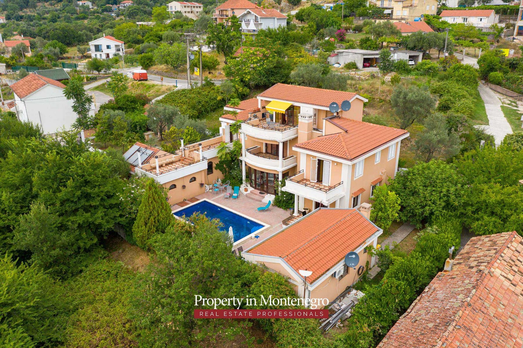 House with swimming pool for sale in Kotor area 56