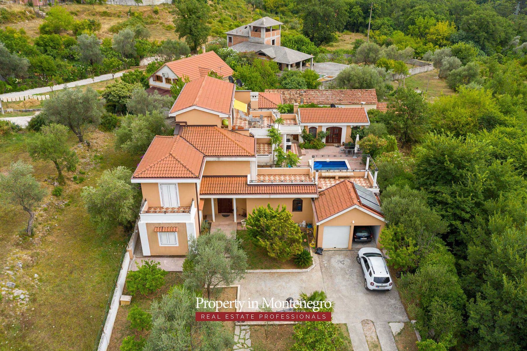 House with swimming pool for sale in Kotor area 58