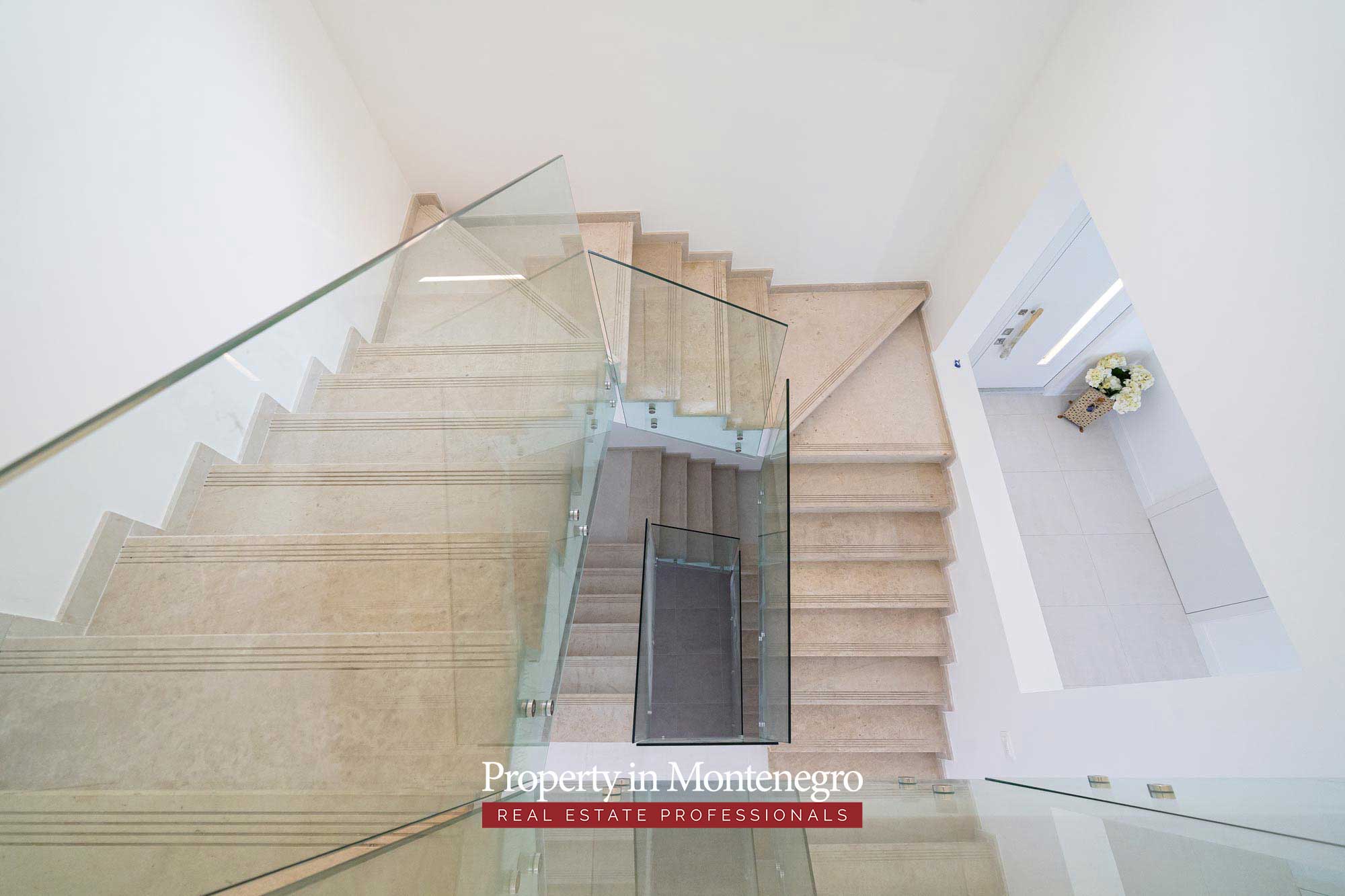 Luxury villa with swimming pool for sale in Budva Riviera 63