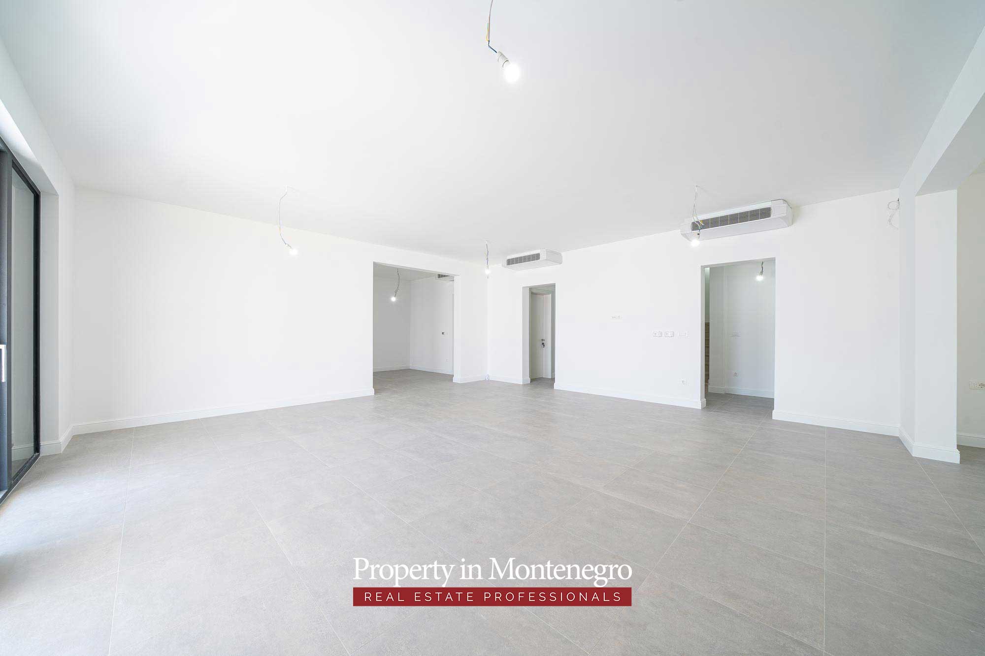 Luxury villa with swimming pool for sale in Budva Riviera 66