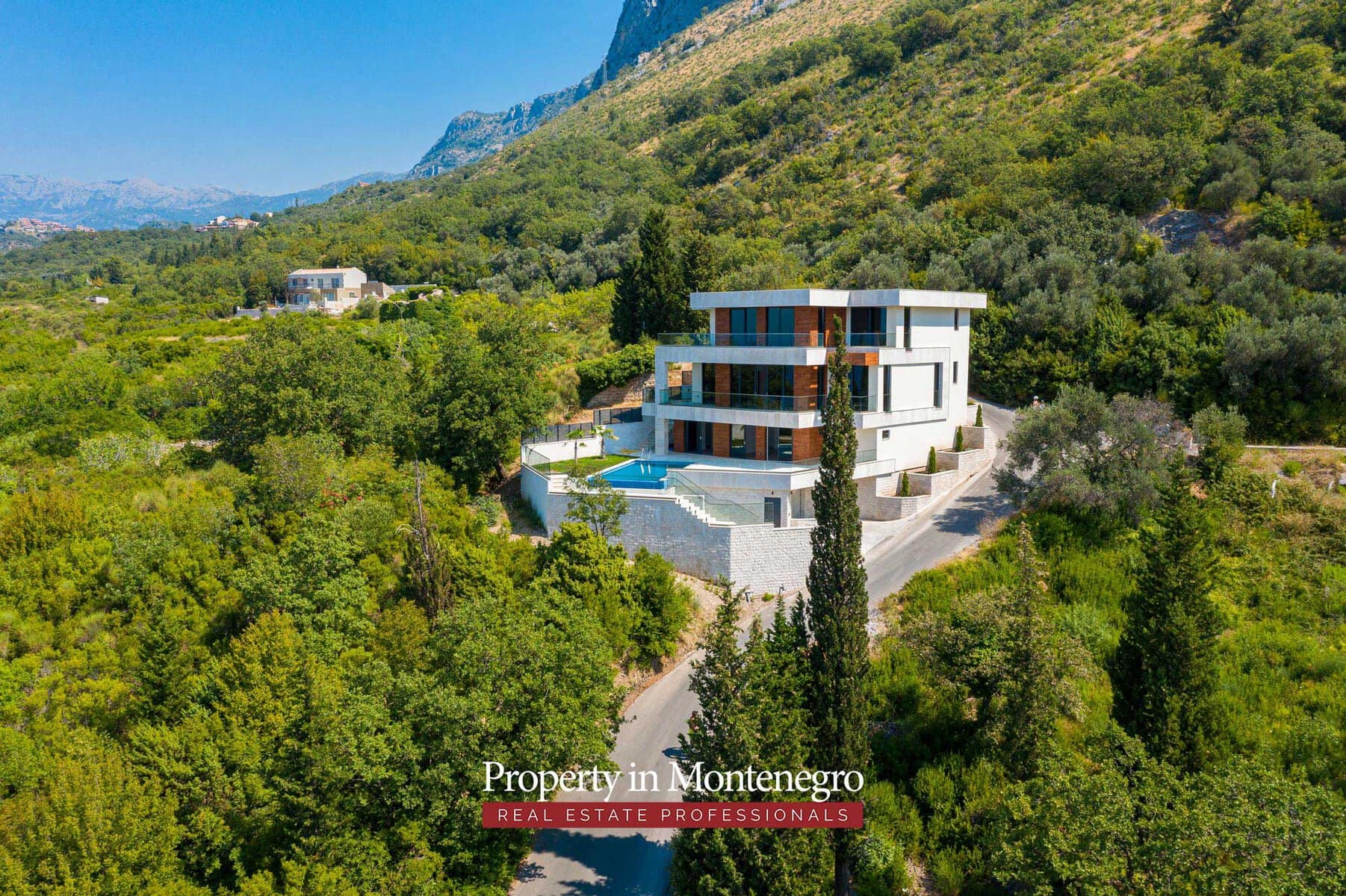 Luxury villa with swimming pool for sale in Budva Riviera 77