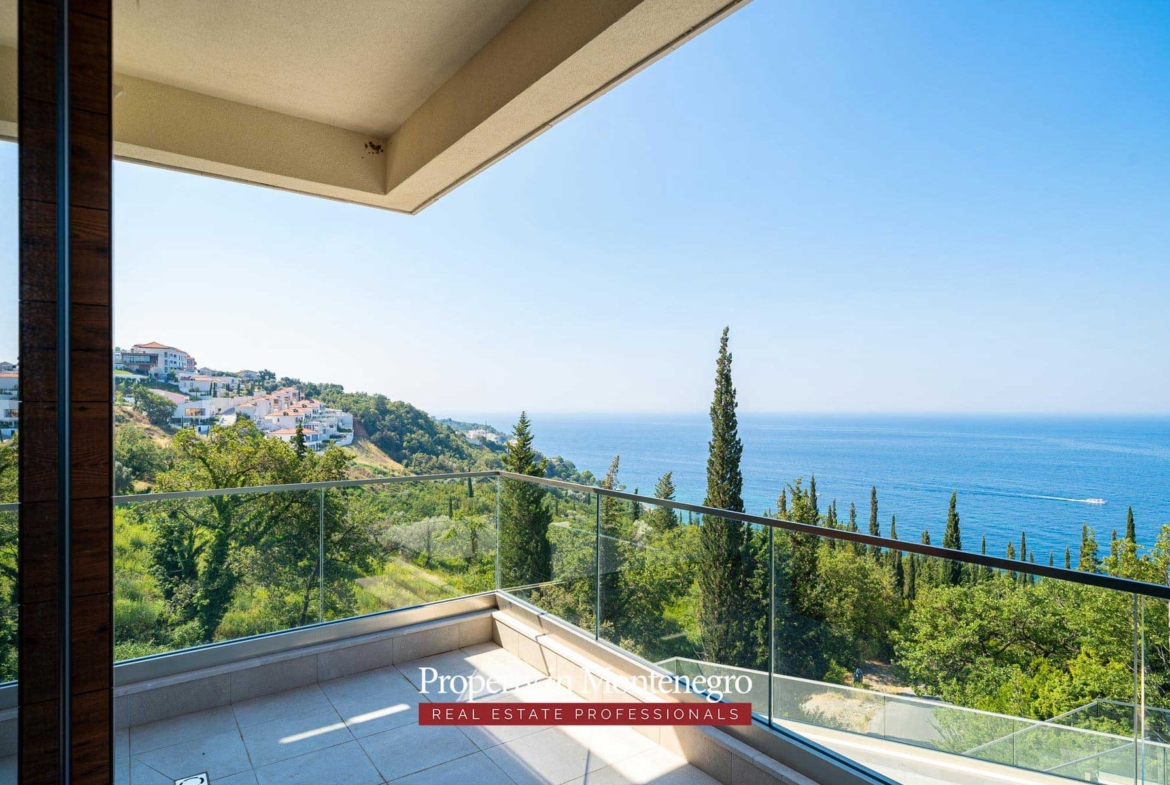 Luxury villa for sale in Budva Riviera