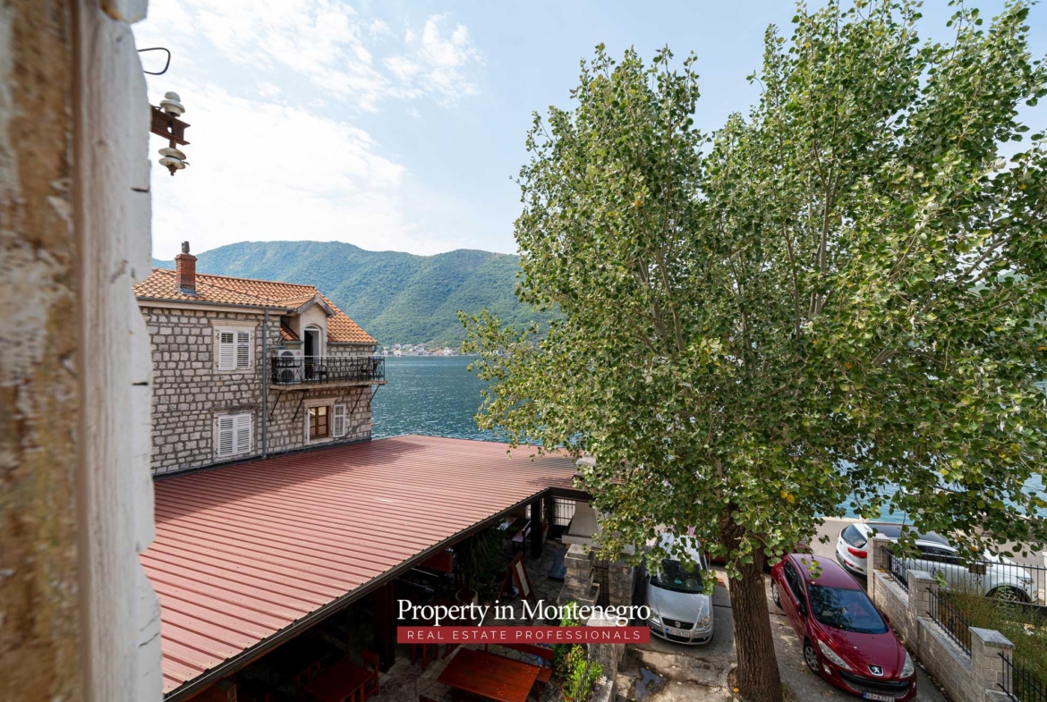 Stone house for sale in Perast