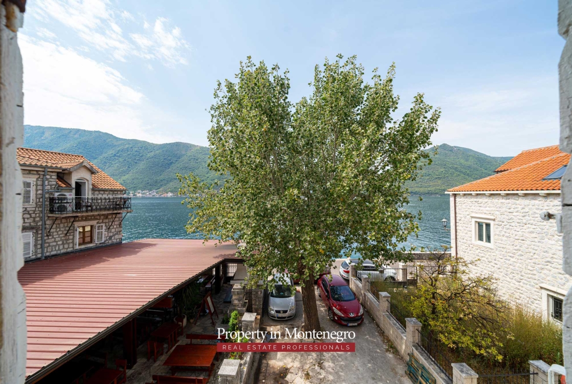 Stone house for sale in Perast