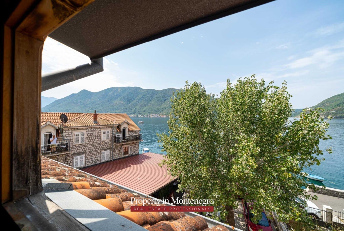 Stone house for sale in Perast