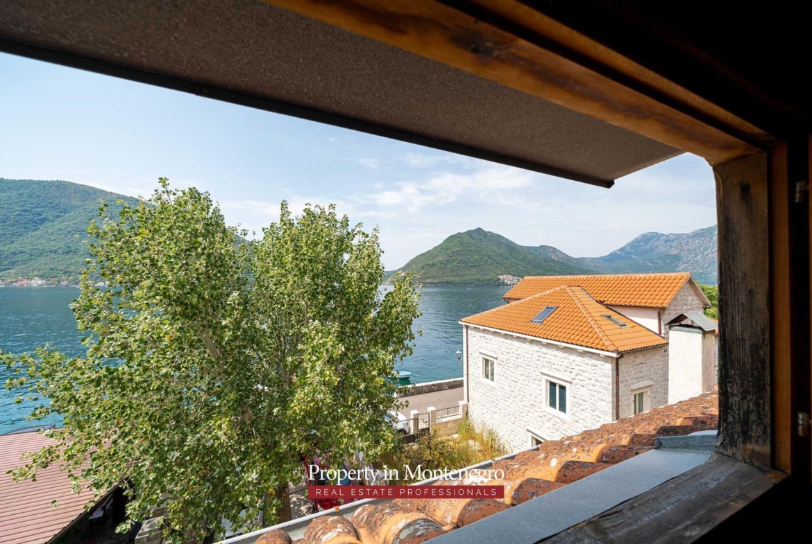 Stone house for sale in Perast