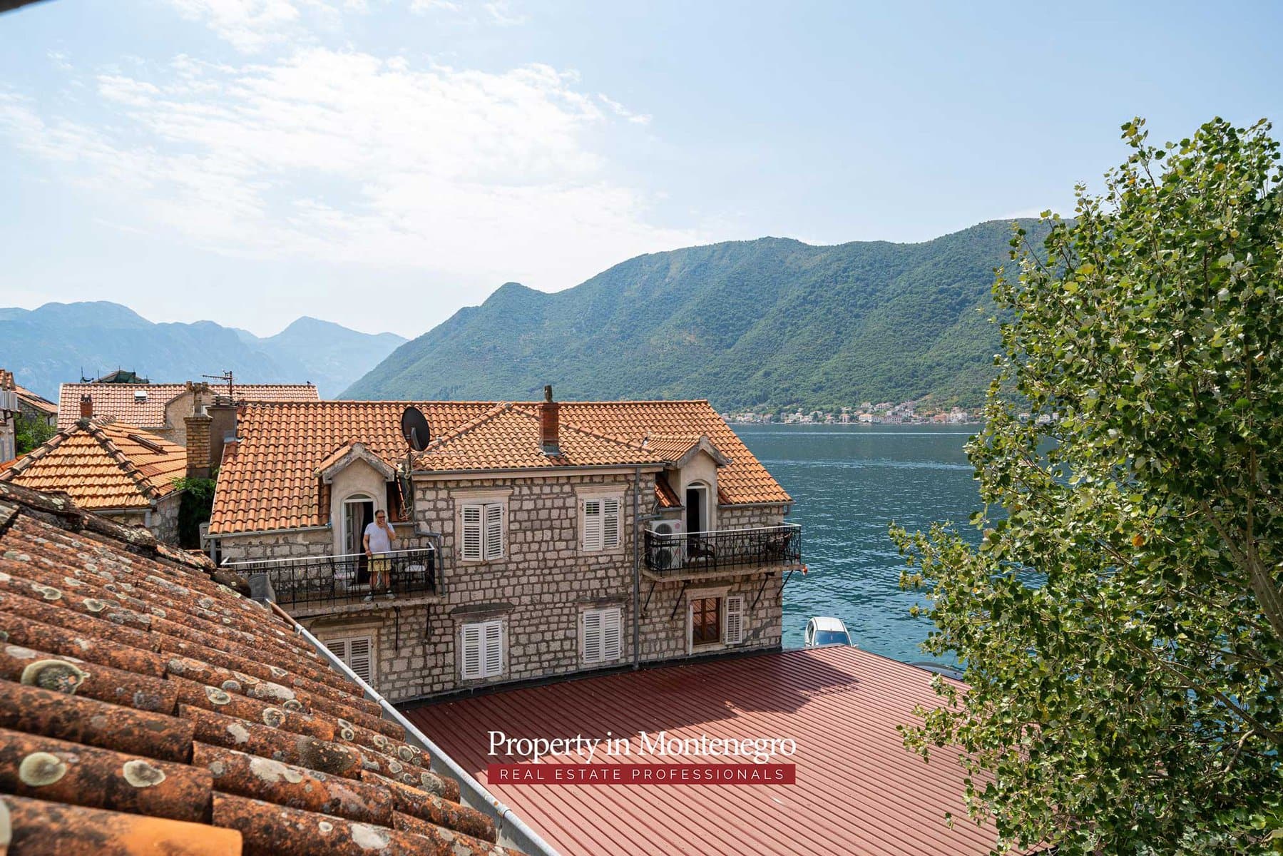 Seafront stone house for sale in Perast 51