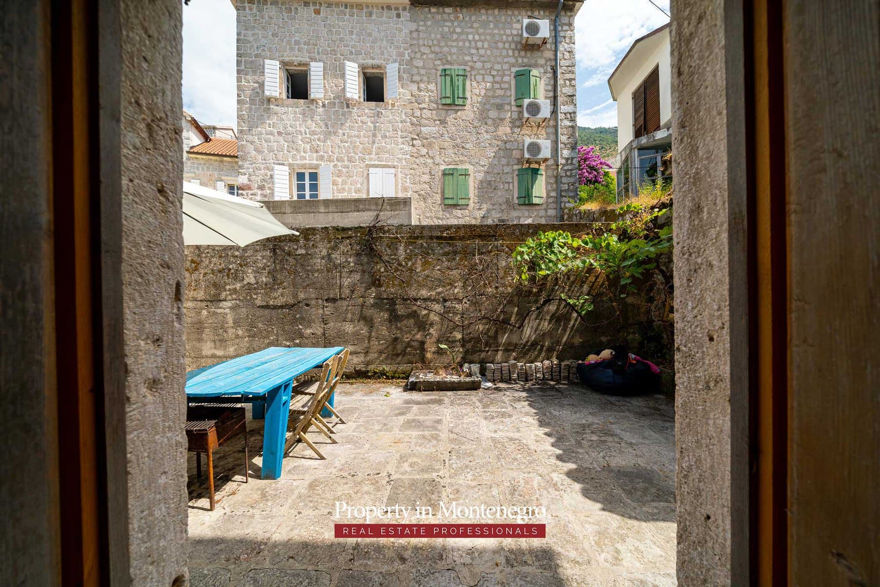 Seafront stone house for sale in Perast 53