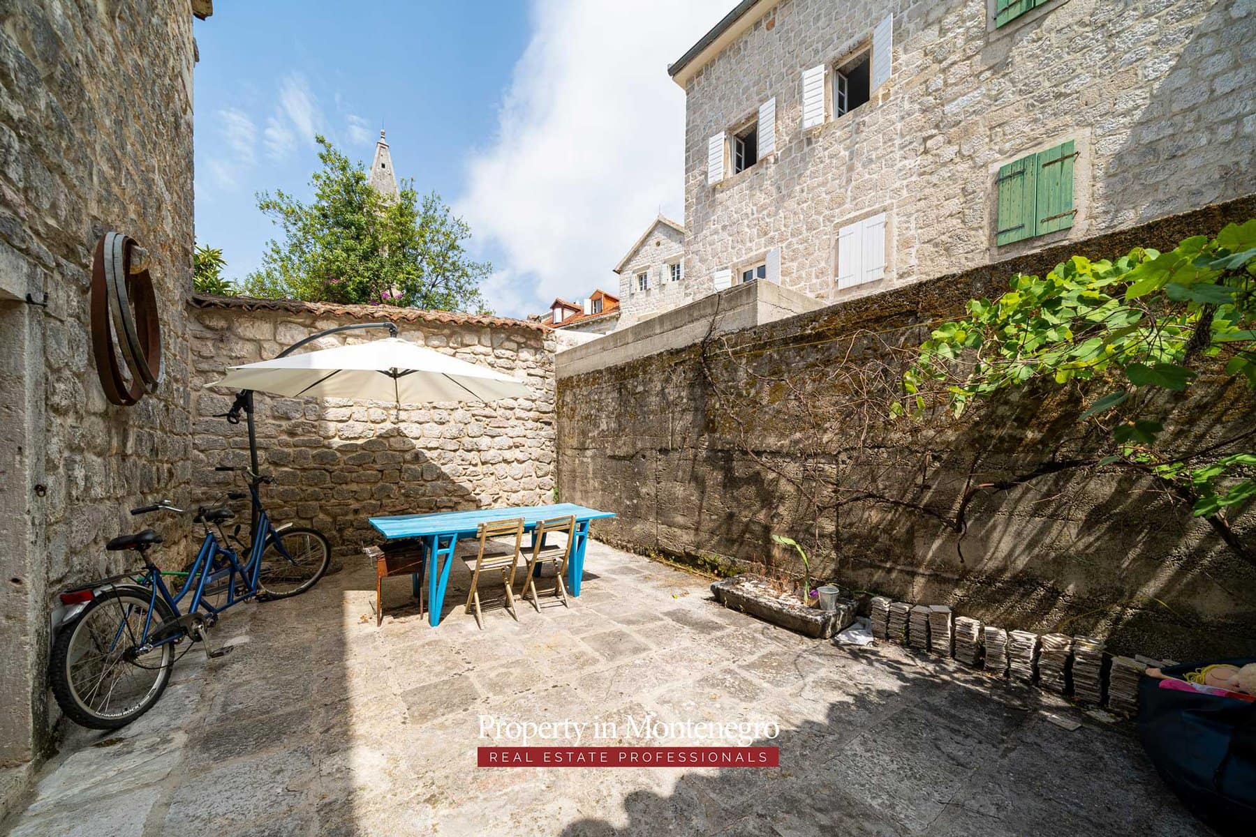 Seafront stone house for sale in Perast 54