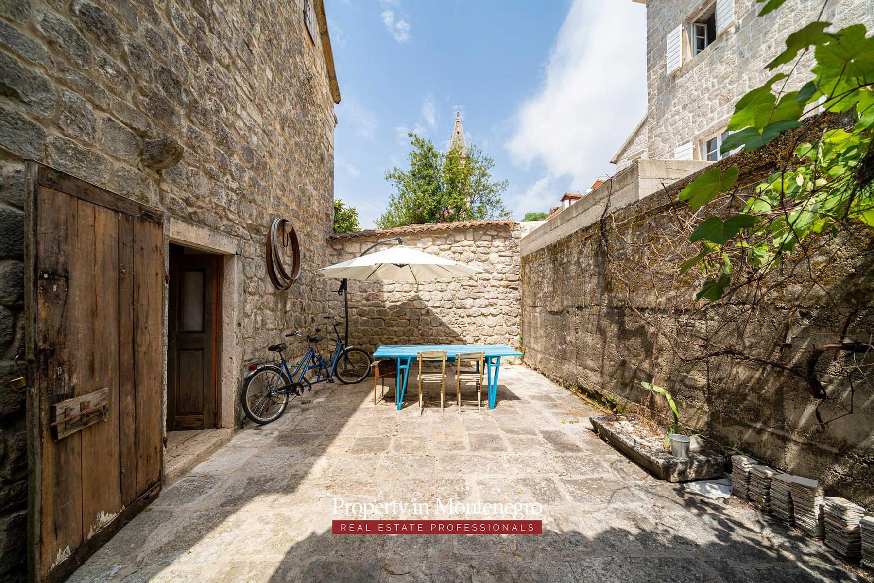 Seafront stone house for sale in Perast 55