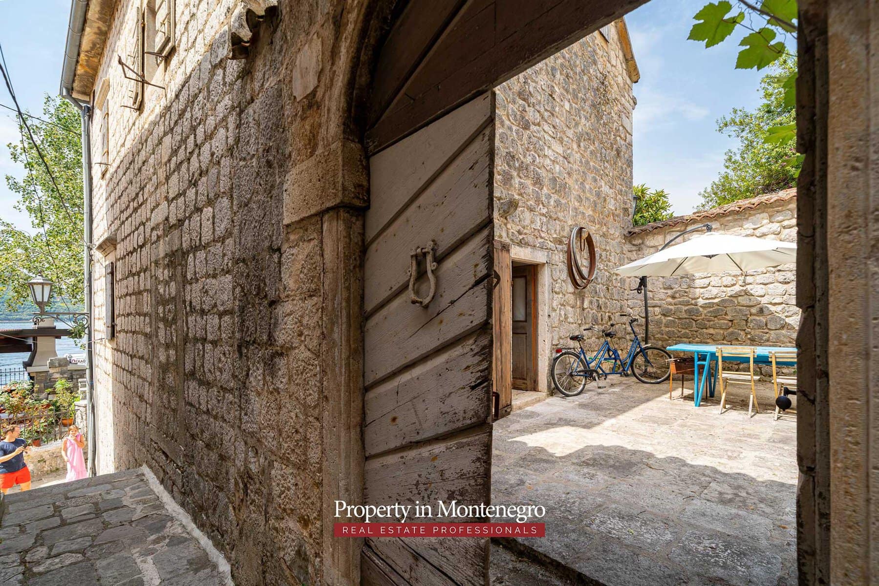 Seafront stone house for sale in Perast 57