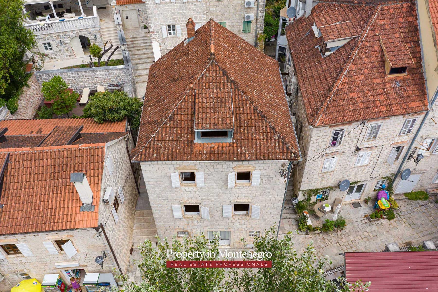 Seafront stone house for sale in Perast 62