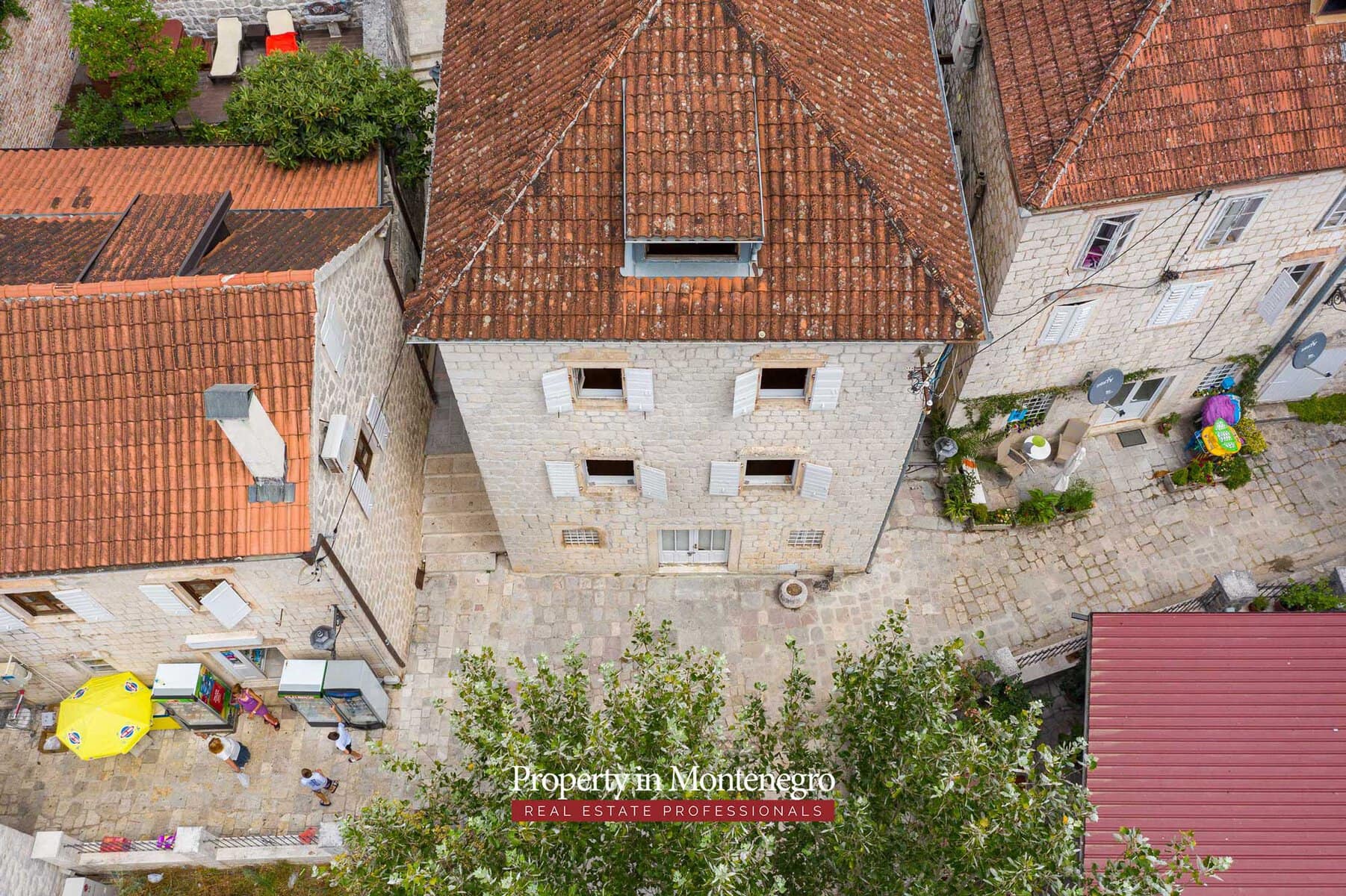 Seafront stone house for sale in Perast 63