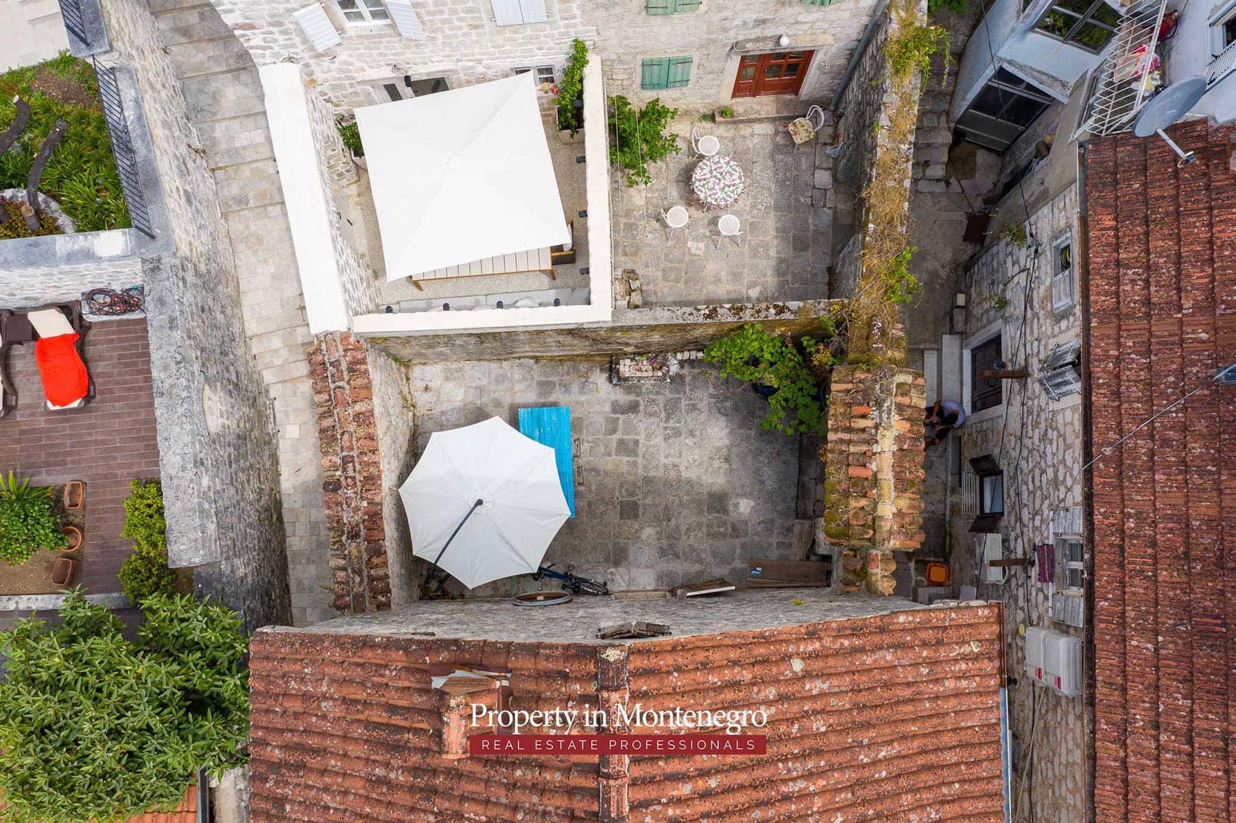 Seafront stone house for sale in Perast 65