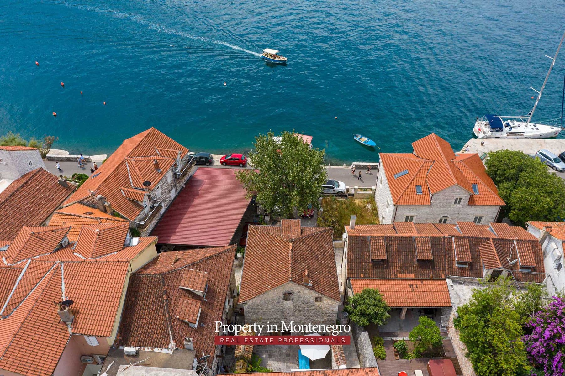 Seafront stone house for sale in Perast 66