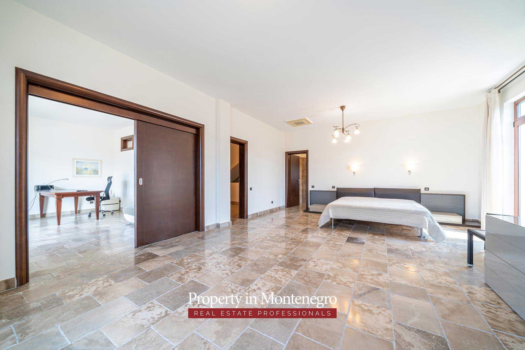 Luxury villa with swimming pool for sale in Petrovac 51