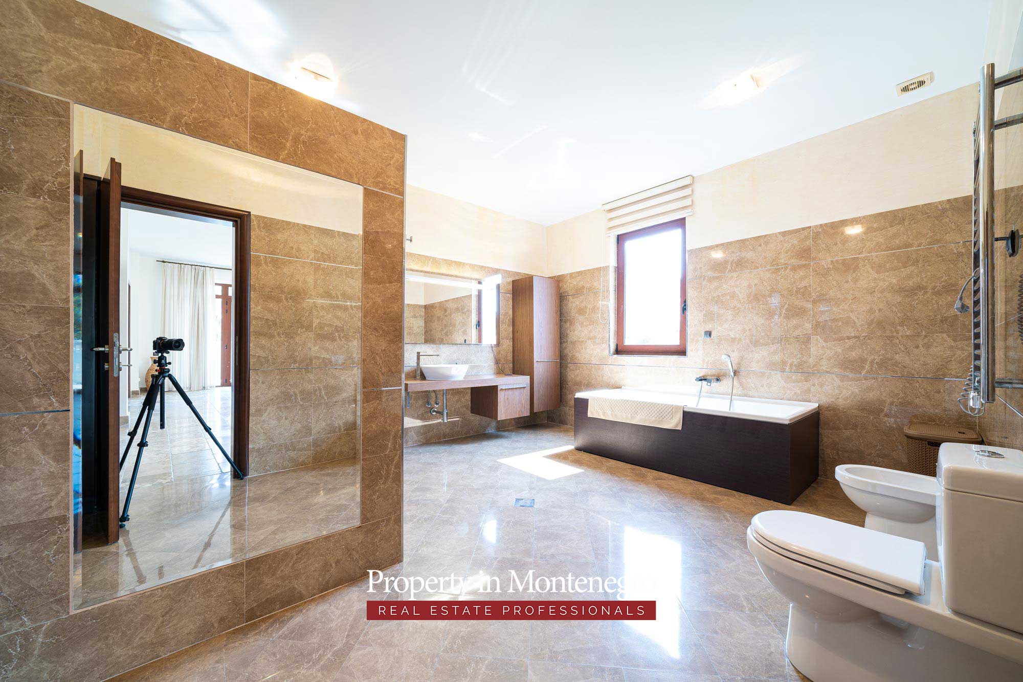 Luxury villa with swimming pool for sale in Petrovac 52