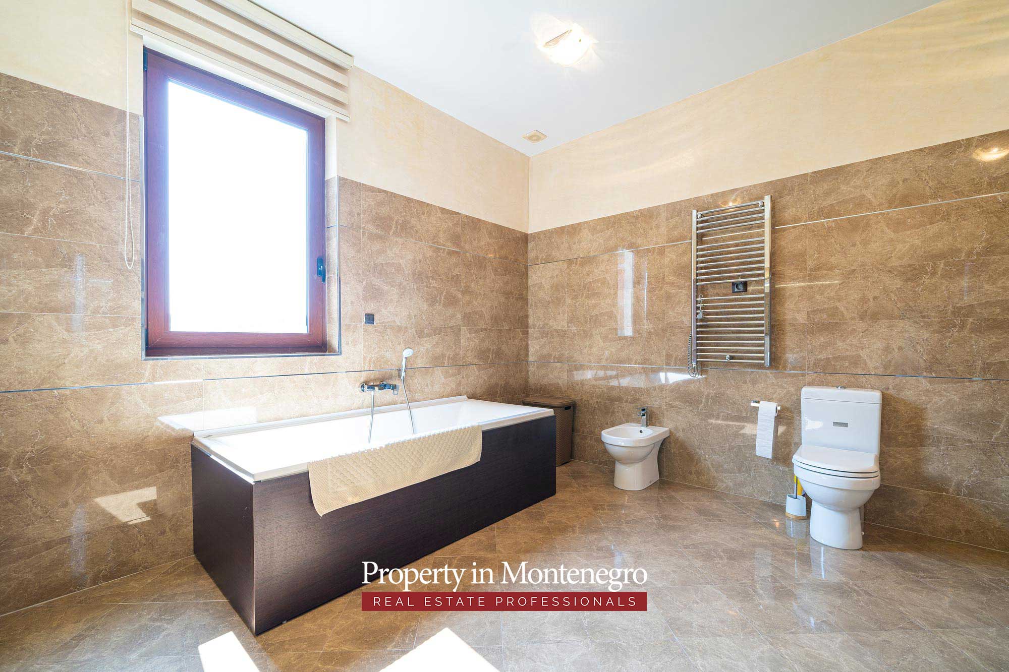 Luxury villa with swimming pool for sale in Petrovac 55