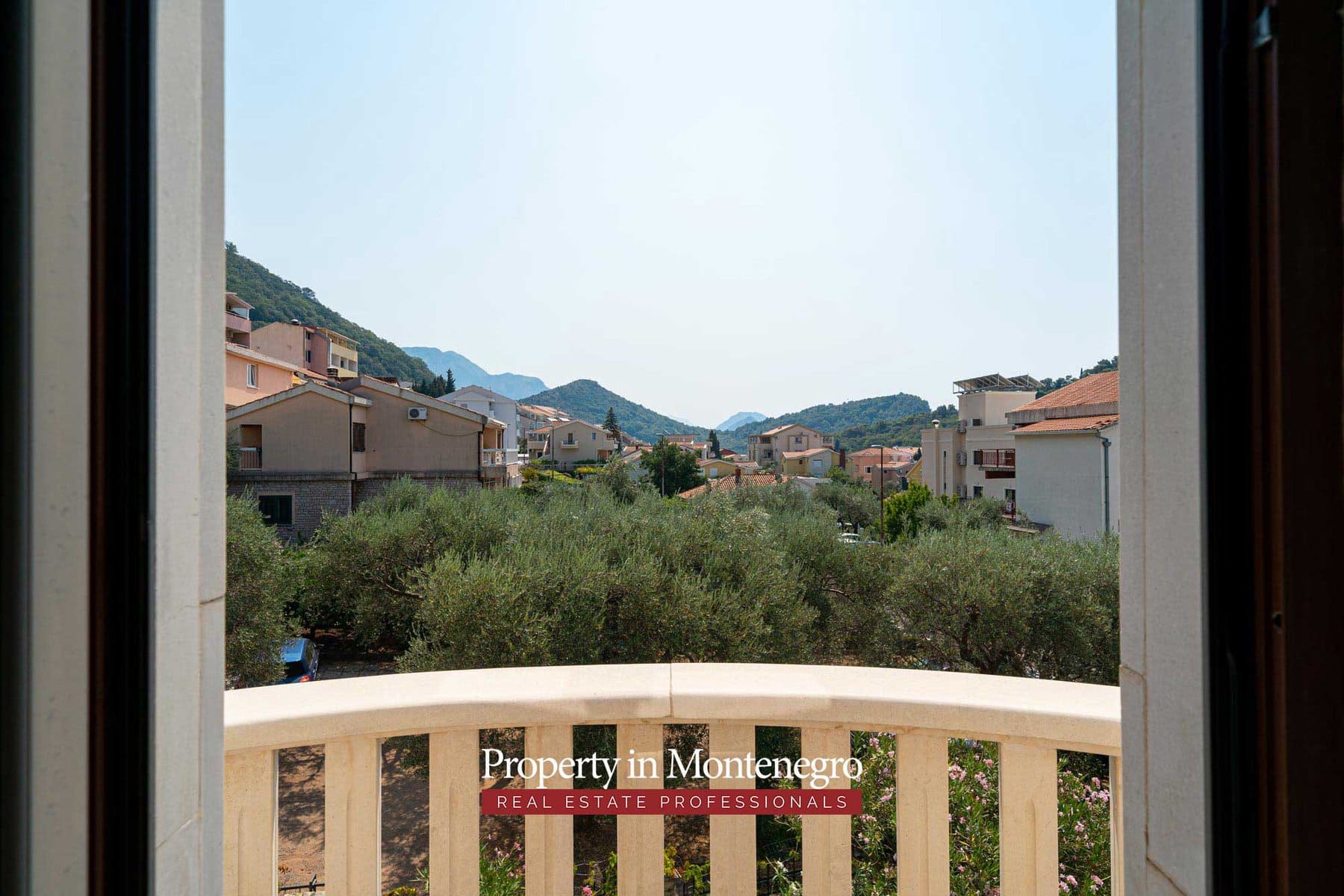 Luxury villa with swimming pool for sale in Petrovac 57